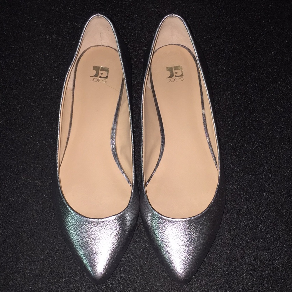 Women’s silver flats